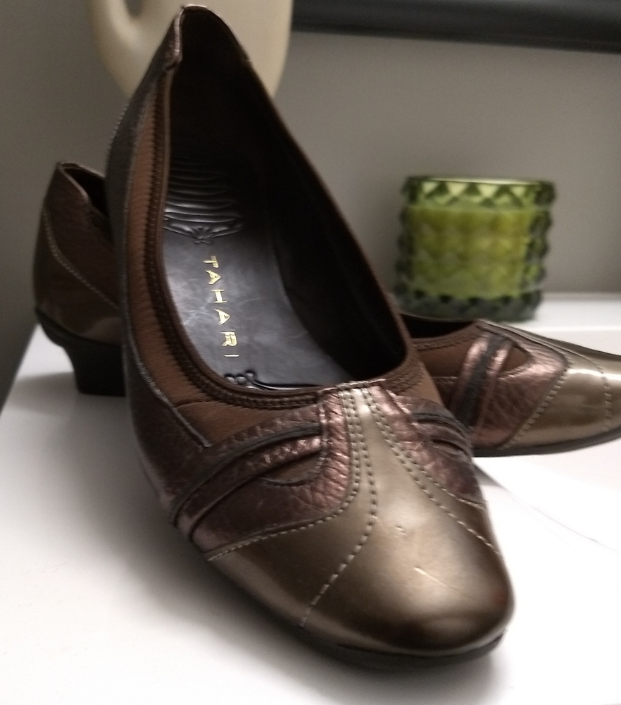 Tahari Salo Bronze Leather Flats size 5.5M